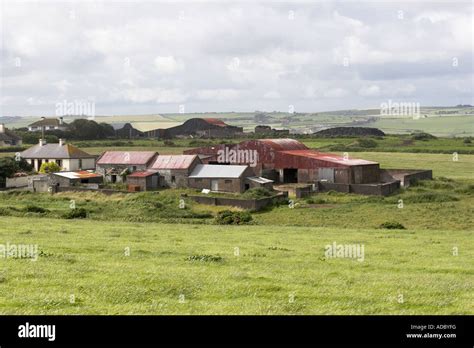 Old Farm Buildings Ireland Hi Res Stock Photography And Images Alamy