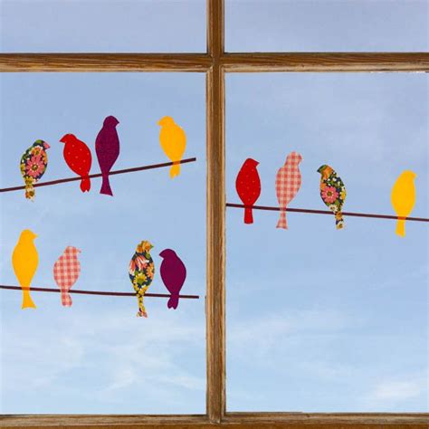 Fensterbilder für den herbst zu basteln ist eine kreative freizeitbeschäftigung für kinder. Vögel auf der Stange | Vogel vorlage, Fensterdeko und Fröhlich