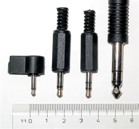 There are different types of 3.5mm audio jack available with different application like ts, trs, and trrs, but the most common that we see in daily life is trs and trrs. Jack (wtyczka) - Wikipedia, wolna encyklopedia