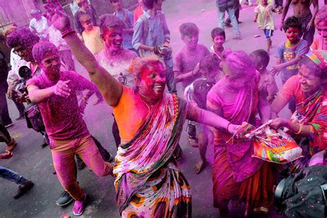 En Fotos Holi El Festival De Colores Con El Que India Celebra La Primavera La Nacion