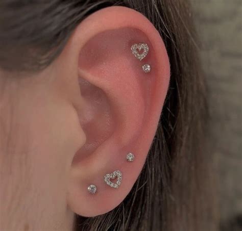 𝓜𝓸𝓻𝓮 𝓼𝓮𝓶𝓲𝓻𝓪𝔀𝓻𝓻 Pretty ear piercings Cool ear piercings Earings