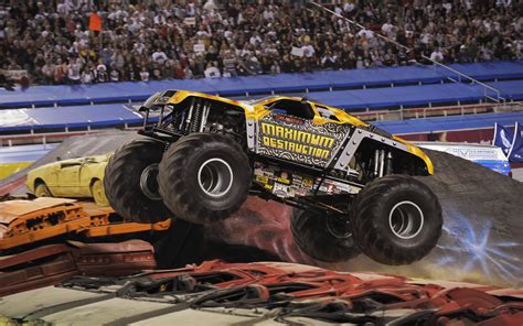 Monster truck hd wallpapers, desktop and phone wallpapers. Monster Jam HD Wallpaper | Background Image | 2560x1600 ...