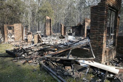 Nsw Fires Destroy At Least 150 Homes Three People Dead Abc News