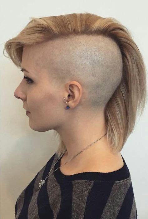 Pin By Jaime Martin On Best Other 21 Half Shaved Hair Shaved Sides Girls Short Haircuts