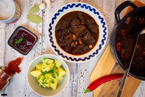 Klassisches Gulasch Vom Rind Nach Oma S Rezept Tastybits De