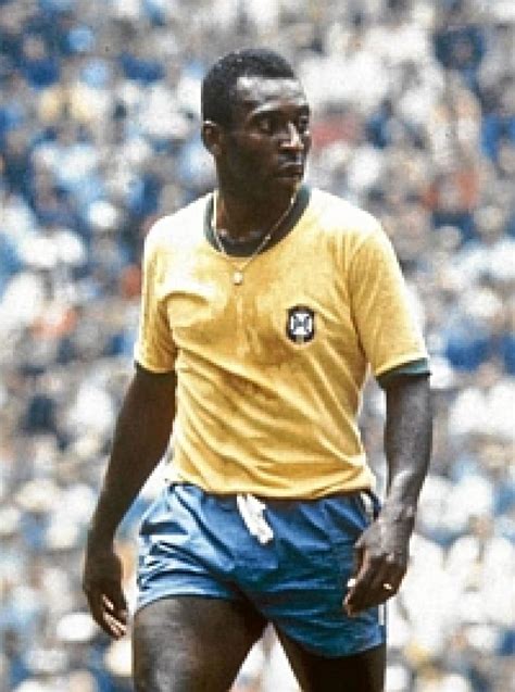 Pele The Great Number 10 May Be The Greatest Ever Bobby Charlton