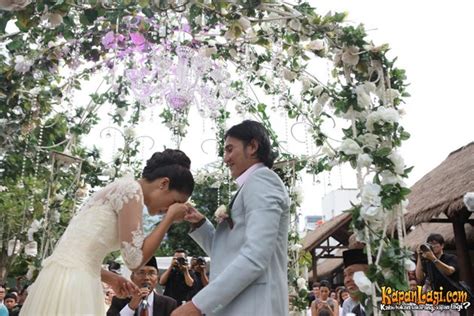 Pasangan ganindra bimo dan andrea dian dikenal sebagai couple goals karena kekompakan sebagai sahabat ganindra bimo dan andrea dian ikut berempati dengan kejadian yang menimpa. Foto Pernikahan Marsha Timothy Dan Vino G Bastian Berikut ...