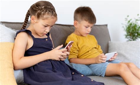 Digital parenting: Overcoming challenges of raising children in the