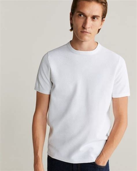 Camisetas Blancas De Hombre Y Cómo Las Puedes Combinar En Verano