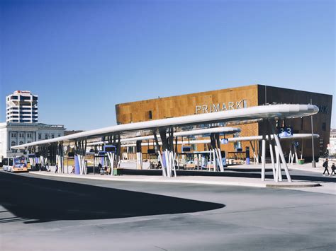 Herzlich willkommen bei der store tour von primark in wuppertal!hier findest du auf zwei etagen alles, was dein shoppingherz begehrt: Busbahnhof Wuppertal - Primark Foto & Bild | architektur ...