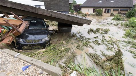 Aus diesem grund verlosen wir für deine. Schweiz: Heftige Unwetter verwüsten Ortschaften im Kanton ...
