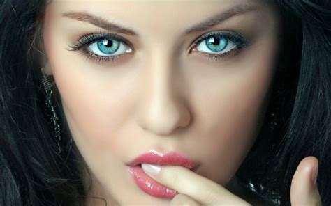 Blue Eyes Girl Model Is Having Finger Inside Mouth Hd Girls Wallpapers
