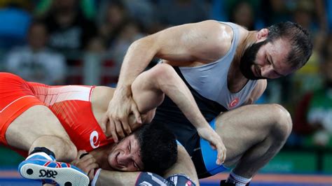 Us Wrestler Upsets Russias Sadulaev To Give Us World Title