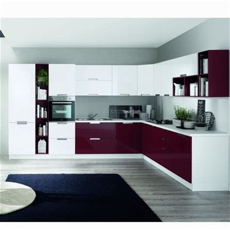 Al primo piano ci sono tre camere da letto, due delle quali con balcone. Impeccabile Grancasa Arredo Bagno ~ Arredamento