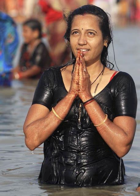 Desi Wet Aunty Open Bath In Ganga Sexy Photo Best Indian Girls Porn