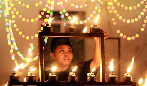 Kian berlabuh tirai ramadhan, lambaian syawal kian dinanti. "Di Sini Kenangan Pahit & Manis Dibina Bersama" - Iklan ...