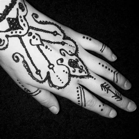 75 Best Hand Tattoo Designs Designs And Meanings 2019