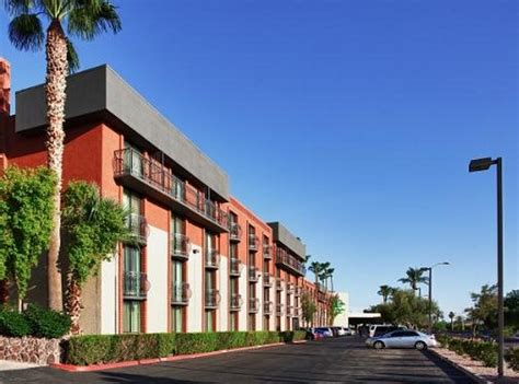Holiday Inn And Suites Phoenix Airport North