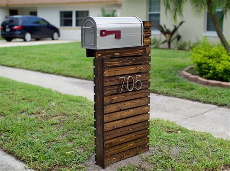 They Revamped Their Boring Mailbox Into A Traffic Stopping