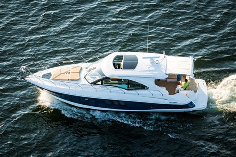 Catamaran, rib, speedboat, pilothouse boat… the choice is yours! Pleasure Cabin and Express Cruiser Boats | SureShade