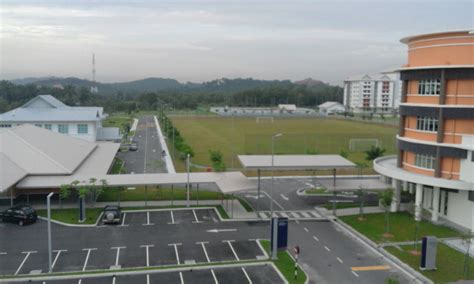 Languages = 223 + 224. Pengalaman di Pusat Asasi UiTM dengkil- asasi sains ...