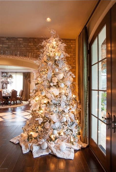 21 Beautiful Silver Christmas Tree Decoration Ideas Interior Vogue