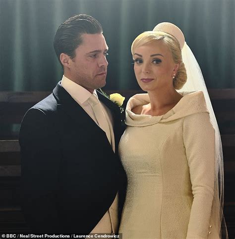 Call The Midwifes Helen George Photographed Leaving Her Husband Olly