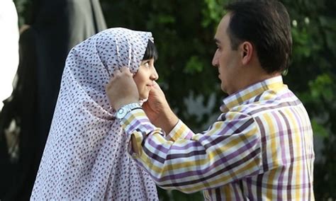 چگونه دخترانمان را به حجاب تشویق کنیم؟