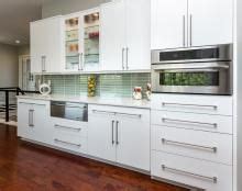 Long handles for kitchen cabinets. Modern, white, flat-front kitchen cabinets with long sleek ...