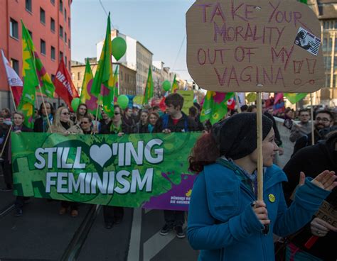 frauentag tausende protestieren gegen sexismus and diskiminierung björn kietzmann photojournalism
