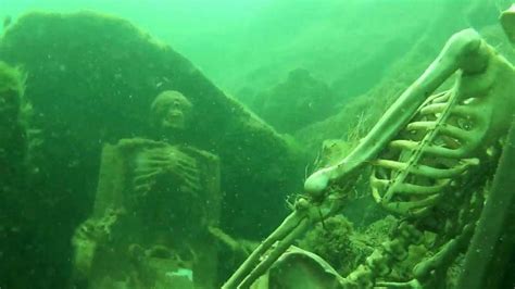 Snorkeler Mistakes Fake Skeletons For Real Human Remains Sends
