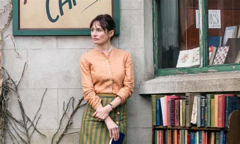 The Bookshop Review Boldly Sombre Drama Puts Britain To Rights