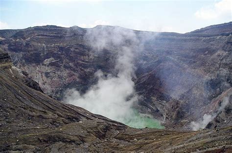 Japans Biggest Active Volcano Mt Aso Erupts Flights Cancelled