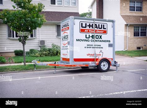 Box Moving Hi Res Stock Photography And Images Alamy