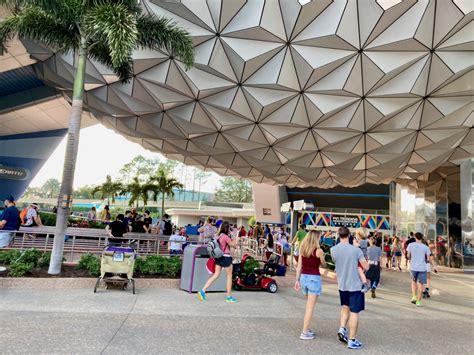 Photos Crowds Swell During First Weekend Of Taste Of Epcot