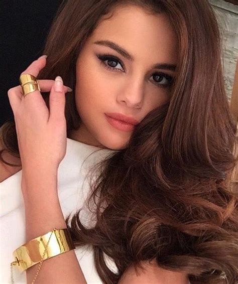 7 Stunning Beauty Secrets From Selena Gomez