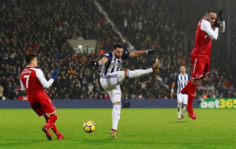 Predicted lineup, bench & score. Arsenal's Alexandre Lacazette and Alexis Sanchez in action ...