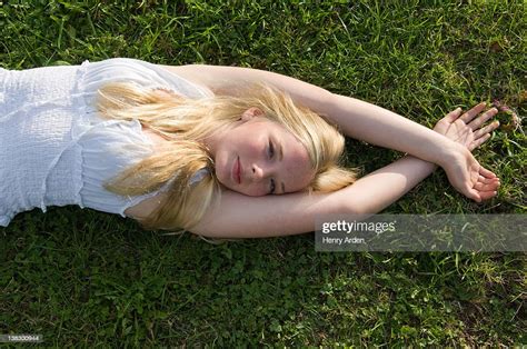 Teenage Girl Laying In Grass Bildbanksbilder Getty Images