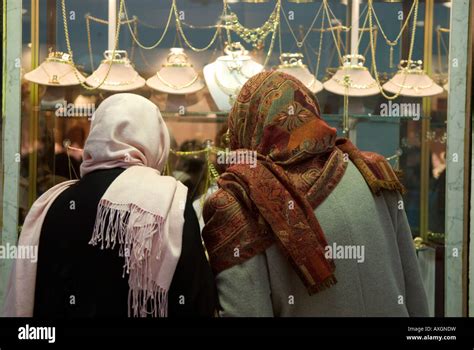 Libyan Women Hi Res Stock Photography And Images Alamy