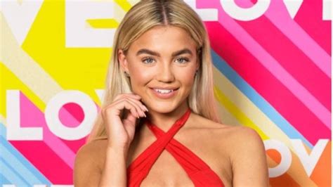 who is molly smith love island 2020 contestant in casa amor and model from manchester