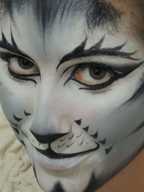 Make up by Domitila. Musical Cats - Munkustrap. | Cats the musical costume, Cats musical, Cat makeup