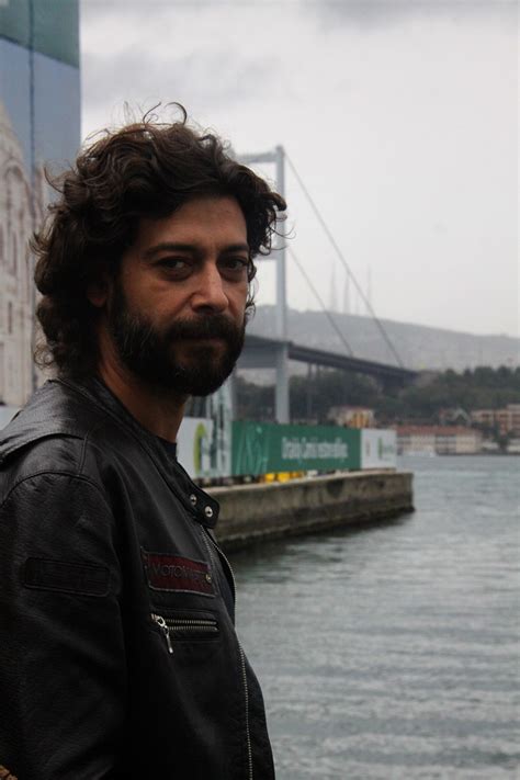 Erdinç gülener daha önce kurtlar vadisi ve çukur dizilerinde rol almıştı. Bir Deli Sevda Cengiz'in (Erdinç Gülener) Göz Rengi Nedir ...