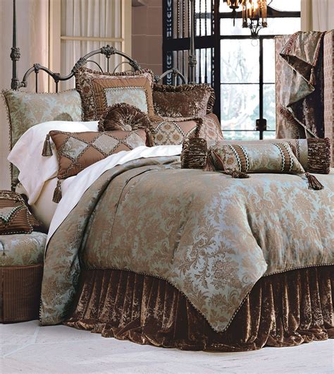 The luxury alternative comforter set will dress up the bed without breaking the bank. Foscari bedset | bedspreads in 2019 | Luxury bedding ...