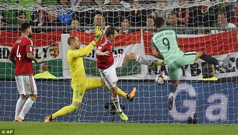 Ronaldo khởi đầu ở vị trí trung phong, nơi anh nhận được sự trợ giúp của guedes, carvalho, fernandes và silva. Kết quả trận Hungary vs Bồ Đào Nha: Kịch bản khó tin