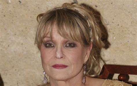 Odmietla mastektómiu a nakoniec požiadala o eutanáziu, opísala poullain. Chantal Poullain (60) na dně: Je mi hrozně! | Ahaonline.cz