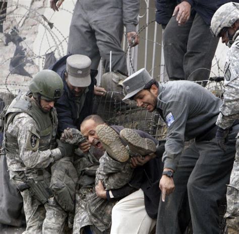 Der is und die taliban wurden verdächtigt, für den anschlag verantwortlich zu sein. Afghanistan: Tote bei Anschlag vor deutscher Botschaft in ...