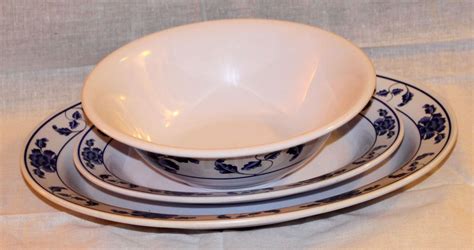 melamine dinnerware tableware ware wikipedia dishware dishes dwight wikimedia commons risks health gibson piece blend calypso