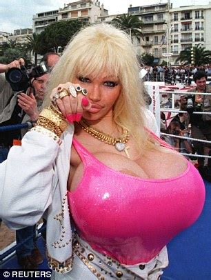Glamour Model Claims To Have The UK S Biggest Breasts At A Size NN Hot World Report