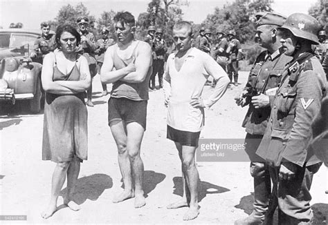 prisoners ww2 captured red army soldiers naked before his execution clothing from