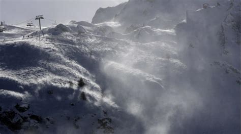 Avalanche Buries Many Skiers On French Ski Slope